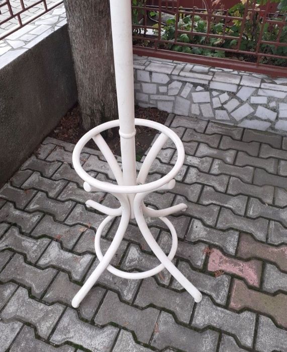 Cuier lemn masiv.
