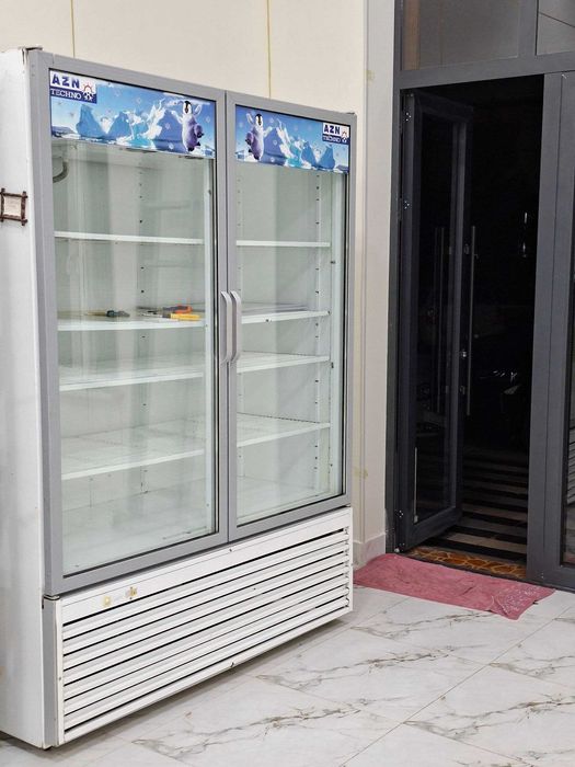 Витрина холодилник
