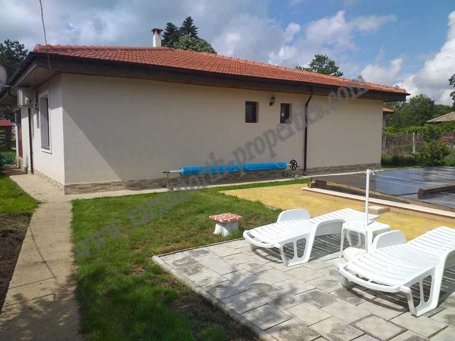 Страхотна едноетажна къща в много хубаво крайбрежно село