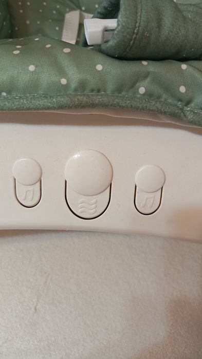 Scaunel balansoar cu 2 pozitii, melodii si vibratiii