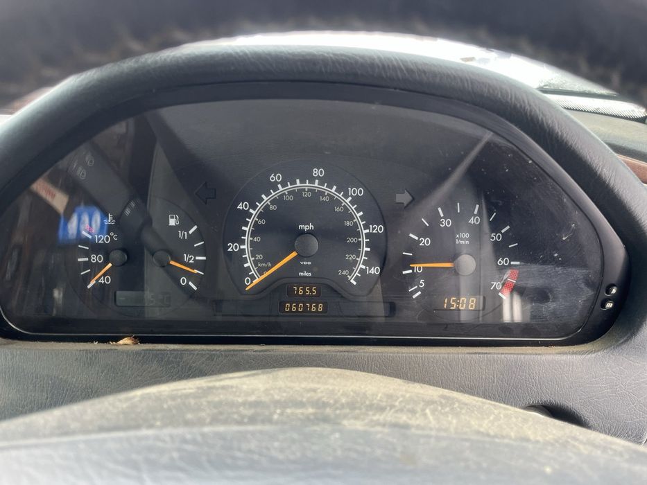 Mercedes c230 2.3 бензин автоматик 100000км