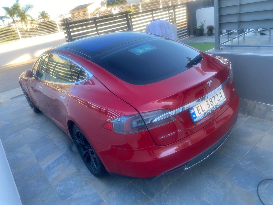 TESLA Model S 2014 — imagine 3