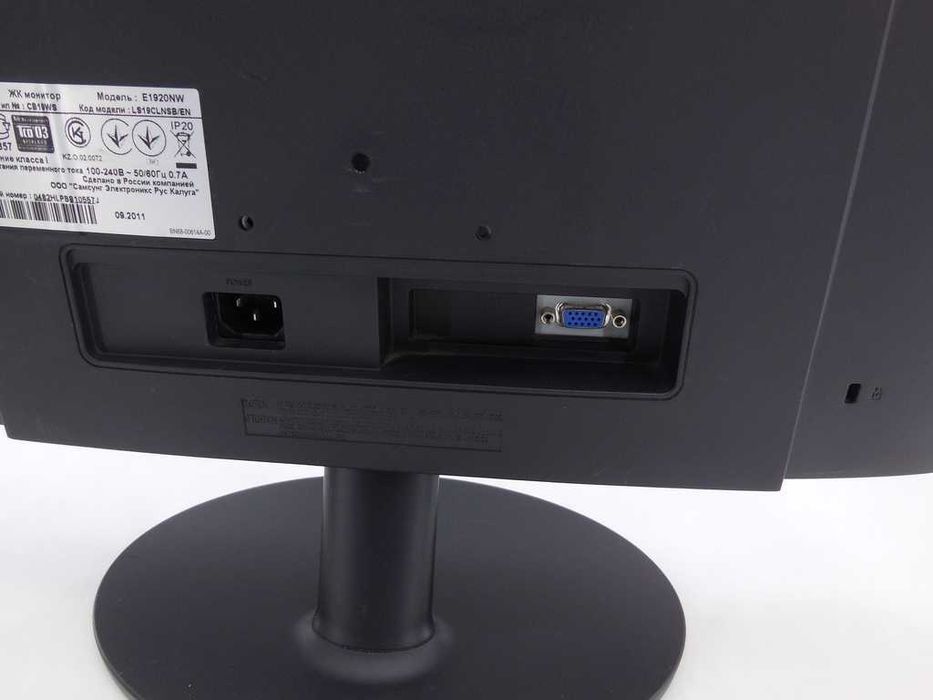 Samsung SyncMaster E1920NW 19", 1440x900 (16:10)/ 75Гц/ VGA (D-Sub).
