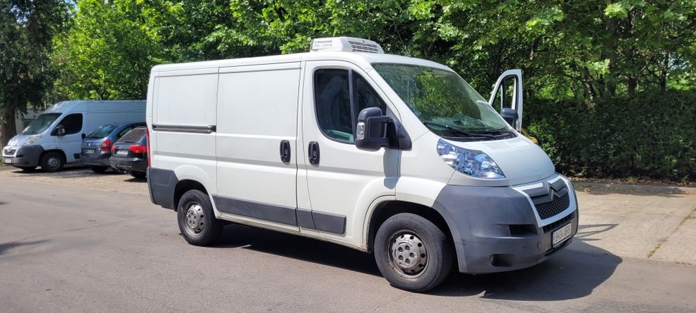 Inchiriez duba fara sofer