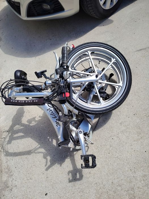 Bicicleta electrică pliabila