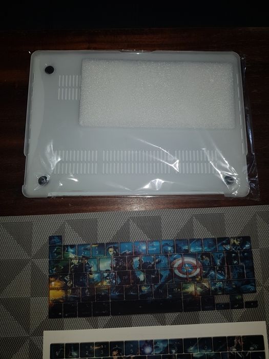 Протектор за лаптоп и силиконова клавиатура за 13 инча