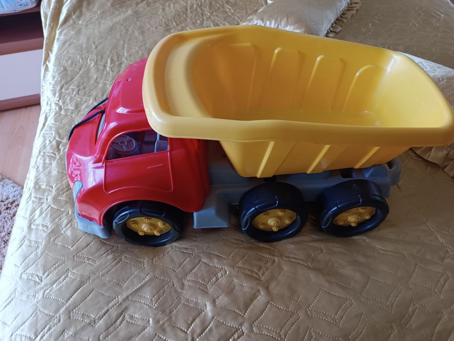 Голям пласмасов детски камион