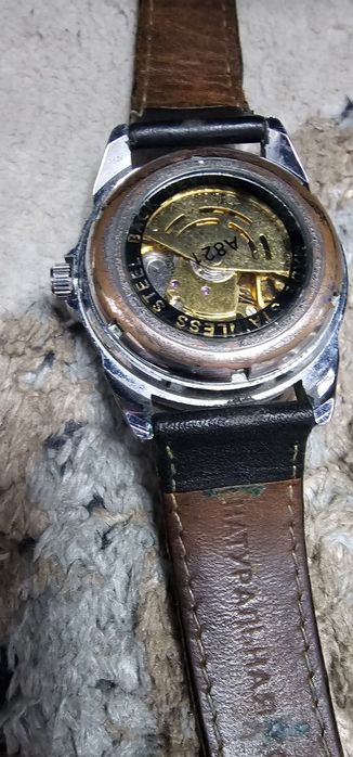 Продам самозоводные часы