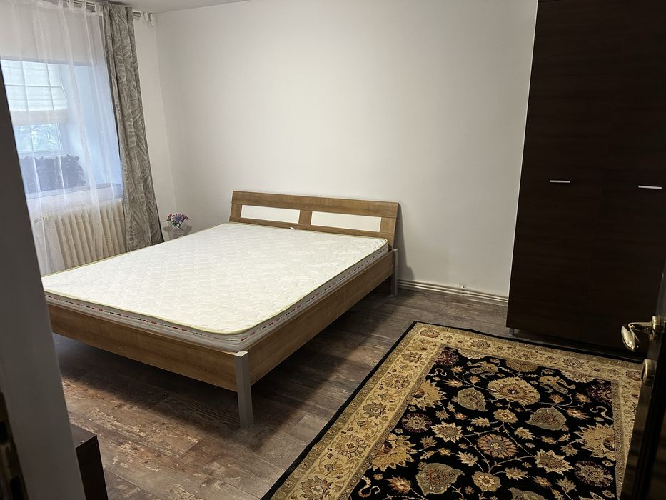 Inchiriez Apartament 3c + living