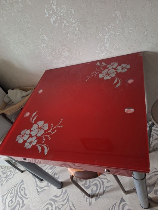 Продам стол кухонный