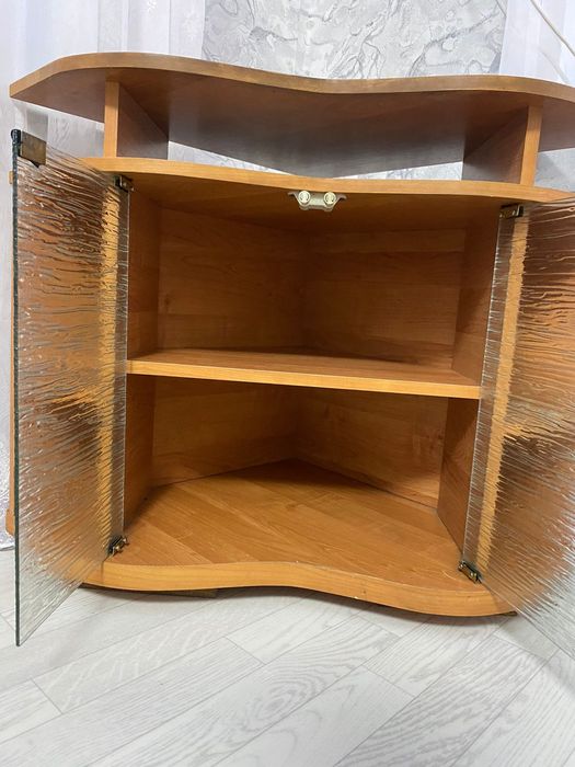 Продам тумбу под телевизор