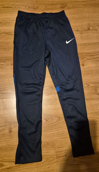 Нов! Размер 158-170 см. NIKE