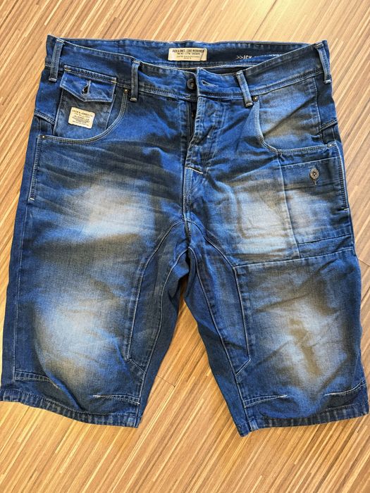 Pantaloni scurti
