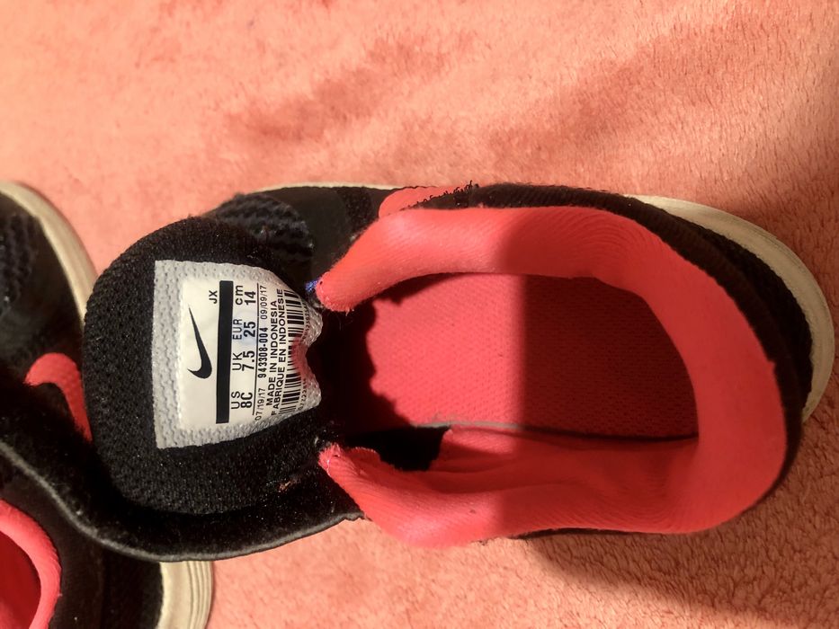 Продам кросовки для девочки Nike.26-27 размер