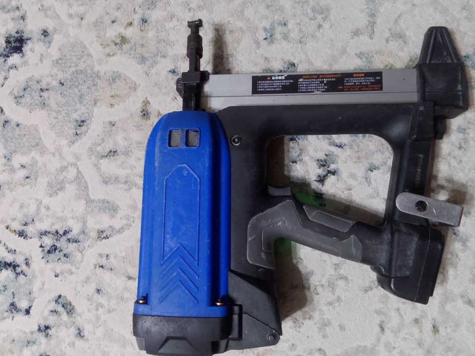 Продам монтажный пистолет