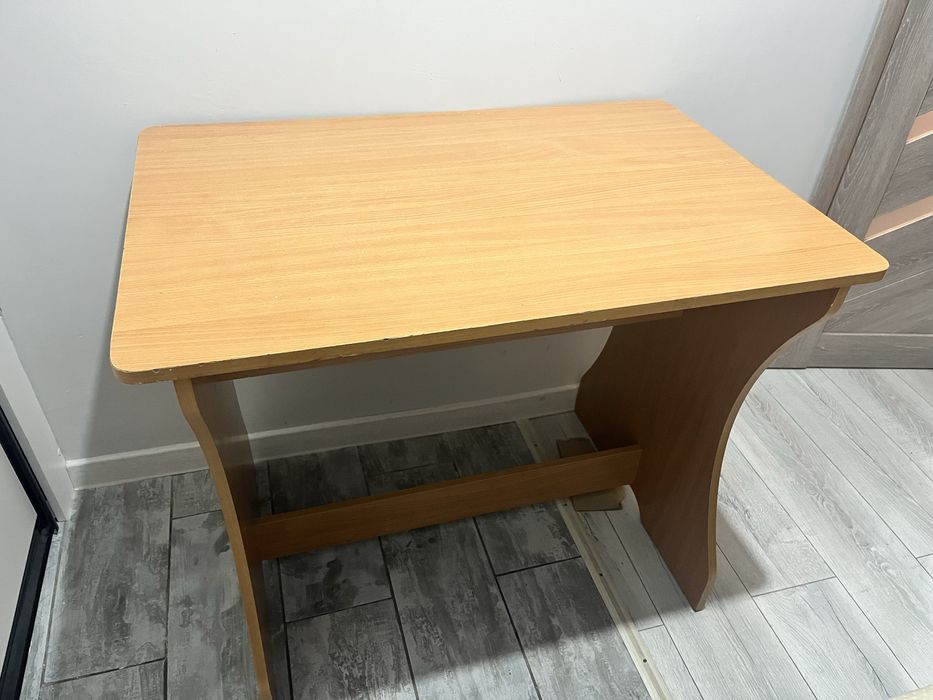 Продам стол кухонный б/у