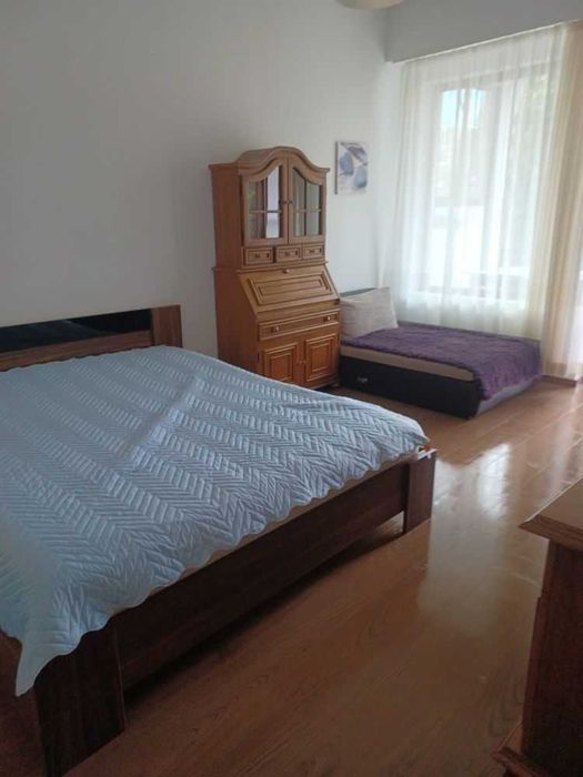 Дава се под наем Тристаен апартамент в София, Център - 100 кв.м за 698.19 € - Снимка #1