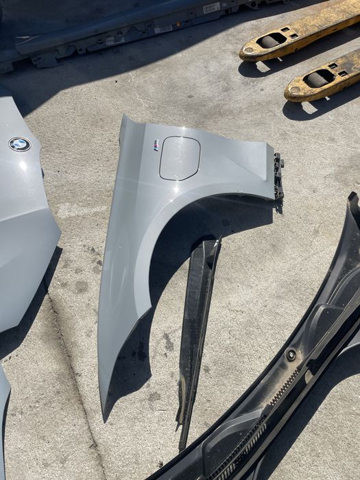 Aripa stanga / dreapra BMW g20 g21 facelift / culoare c4p / impecabila