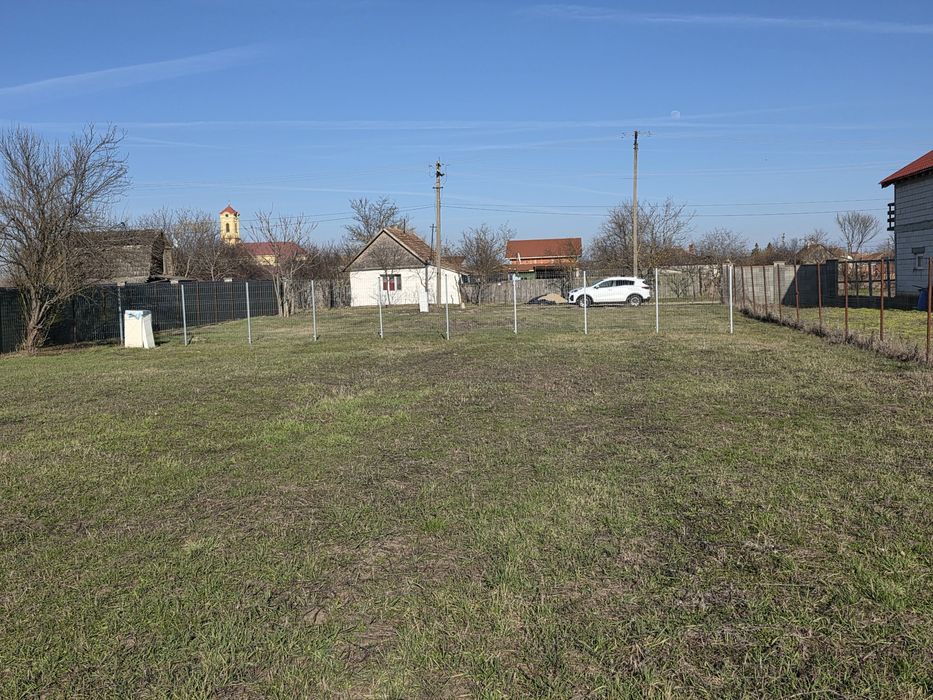 Vând teren cu proiect pentru casă