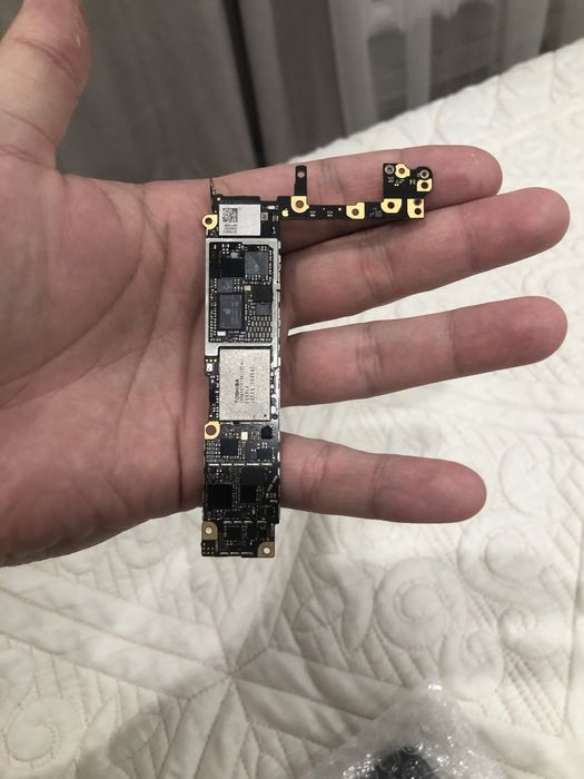 Материнская плата iphone 6(нерабочая)