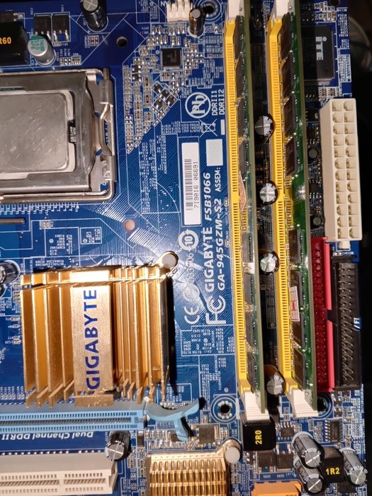 Продам Материнскую Плату DDR2