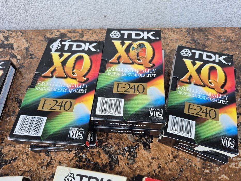 Vând o colecție de 48casete video VHS originale TDK de 240 de minute