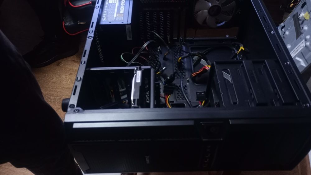 Carcasa Zalman full black sursa+hard disk 1 tb