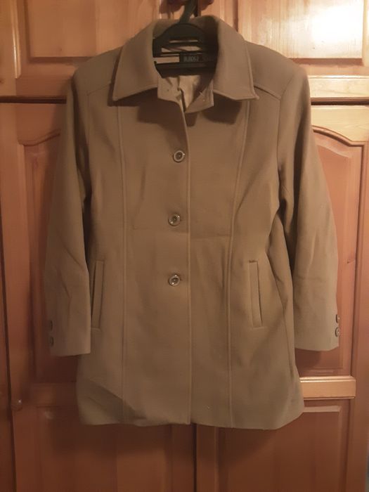 Продавам дамско палто