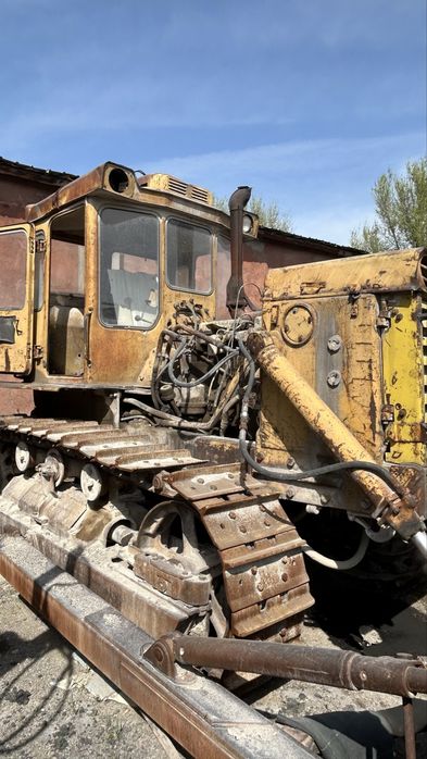 Трактор бульдозер т130,грейдер 143