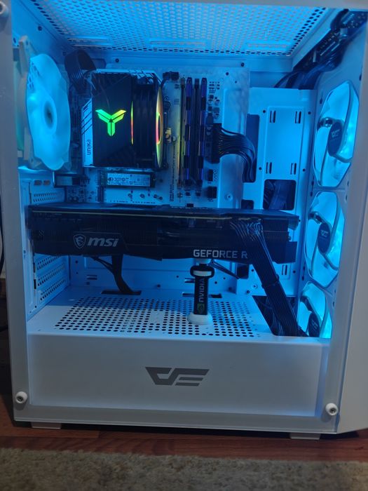 Продам бело-черный ПК