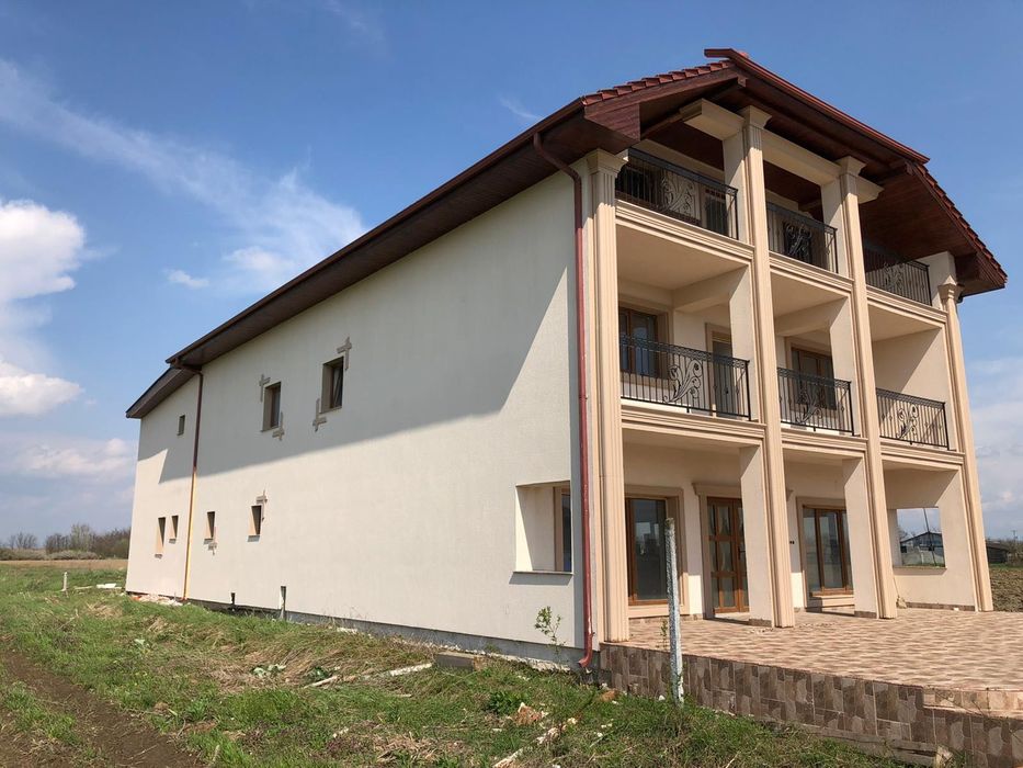Vând pensiune/hotel neterminat, ideal pentru investiție