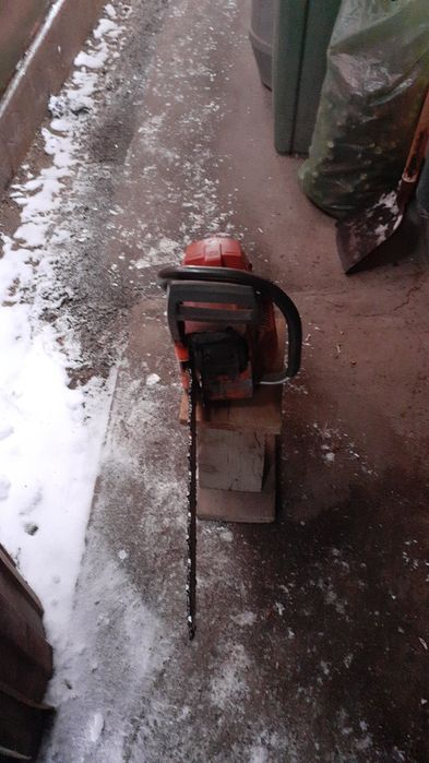 Vând husqvarn 262 în stare de functionare