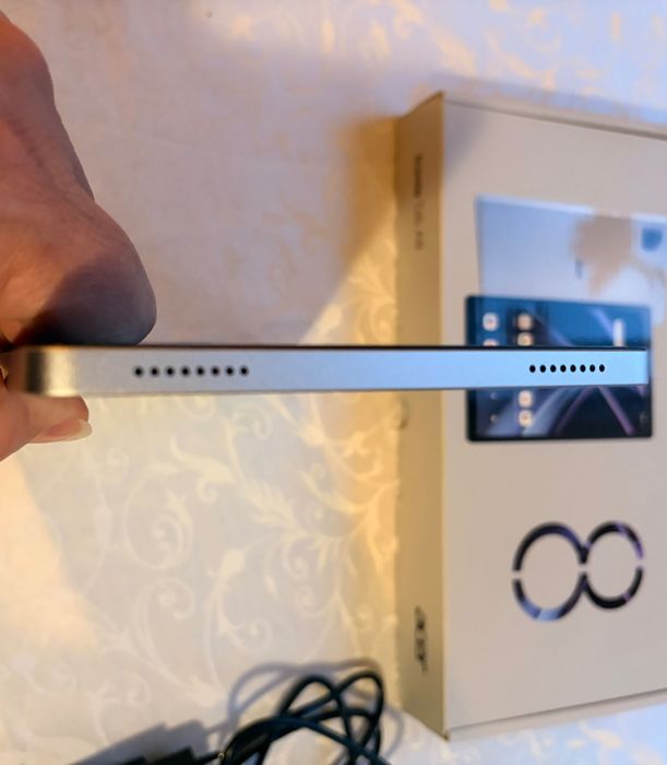 Нов Таблет / Tablet Acer Iconia A8 8,7 inch със зарядно