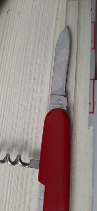 Briceag Opinel no. 8 si Victorinox