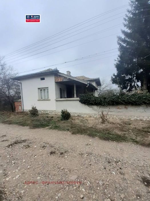 Къща в Плевен, област-с.Горни Дъбник площ 155 цена 75000