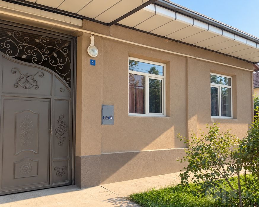 Hovli sotiladi 12 sotix