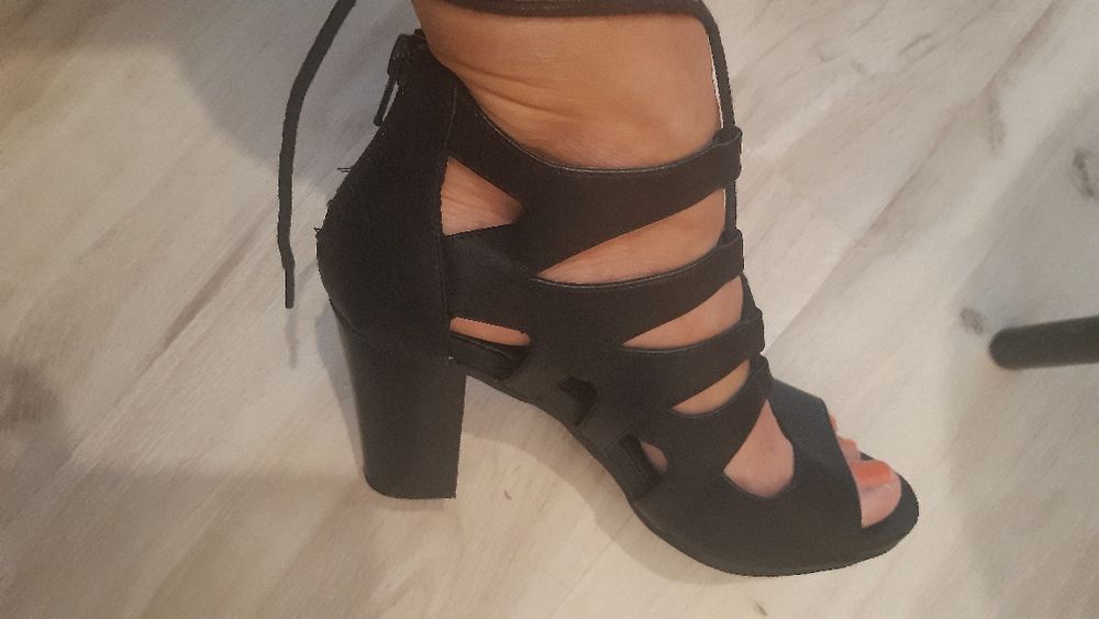 Дамски сандали на ток