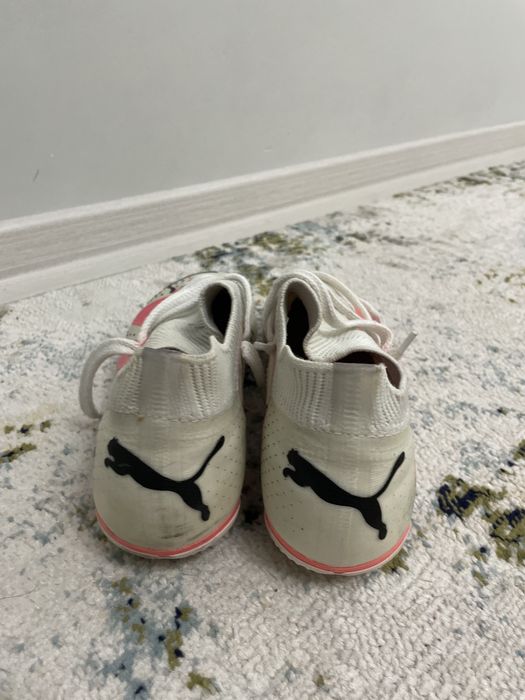 продам бутсы пума белый цвет