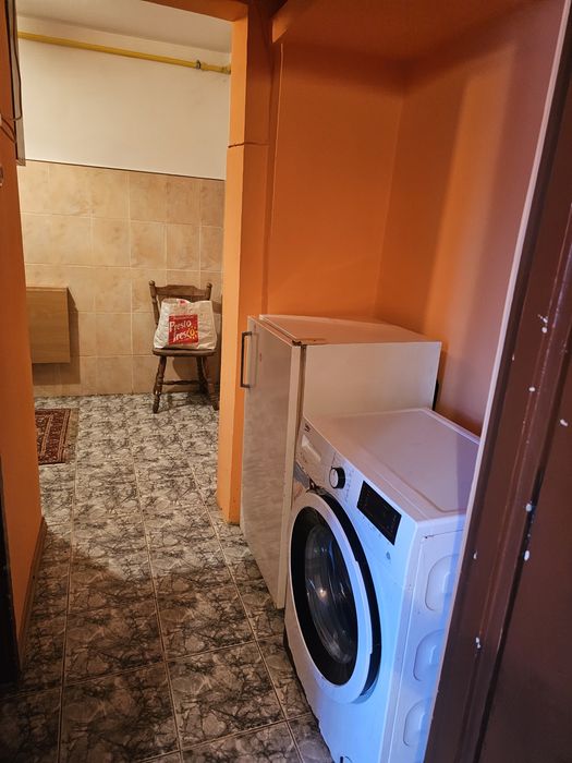 Inchiriez apartament