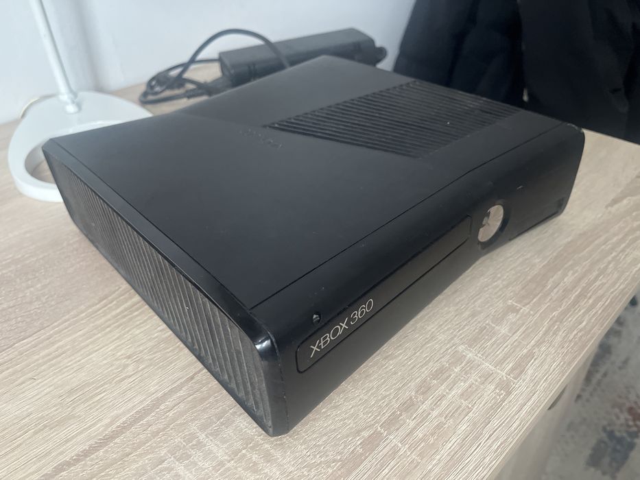 Xbox 360 Slim 250GB (рабочий)