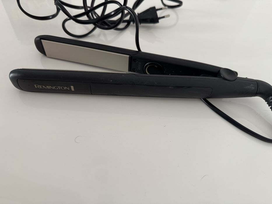Placă de păr Remington – îngustă, temperatură reglabilă