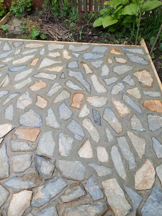 Livram si montam piatra naturala