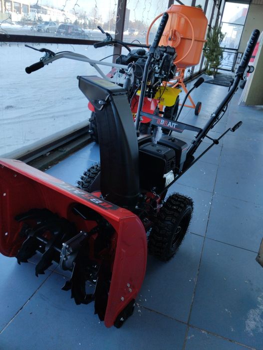 Снегоуборщики в ассортименте