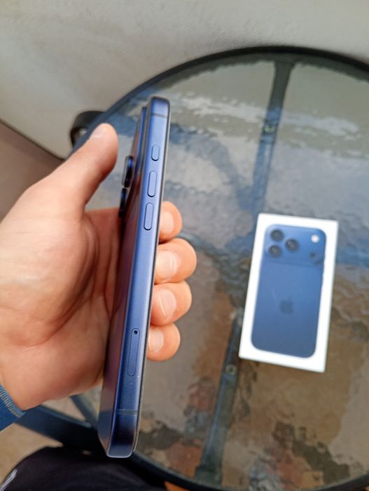Iphone 17 pro blue