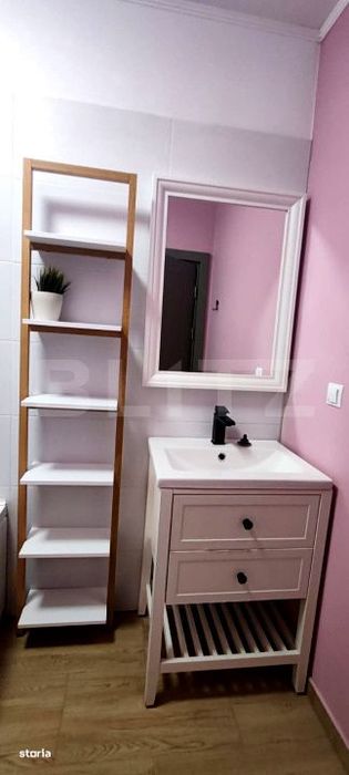 Apartament cu 3 camere, 63 mp, cu 2 bai si balcon mare, in zona Valea
