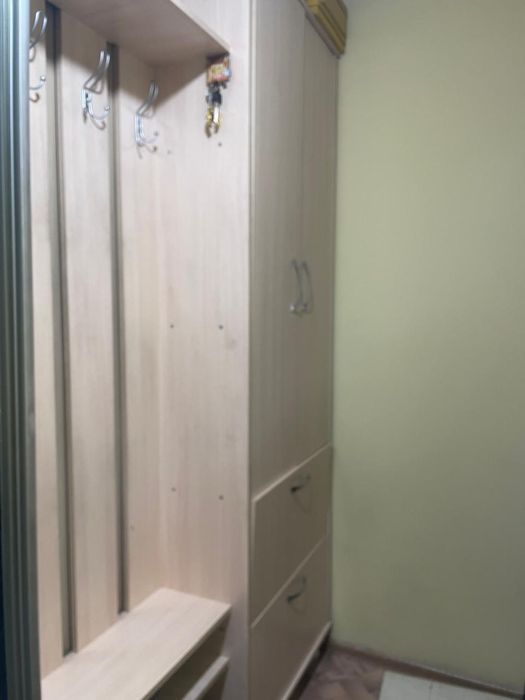 Продам прихожую  шкаф