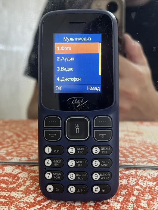 Продаются простой сотовый телефон.