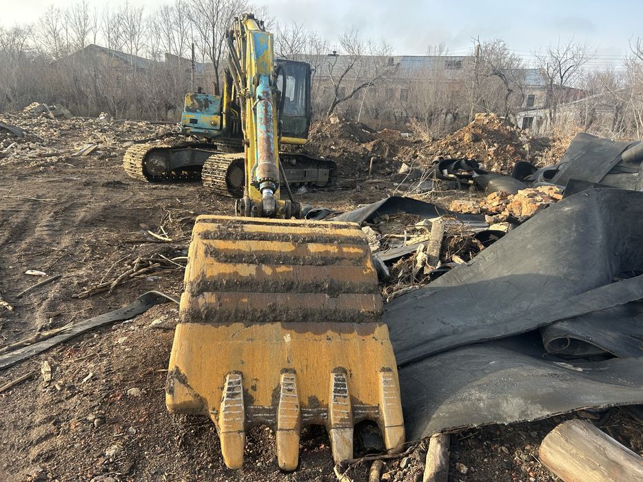 Экскаватор с гидромолотом