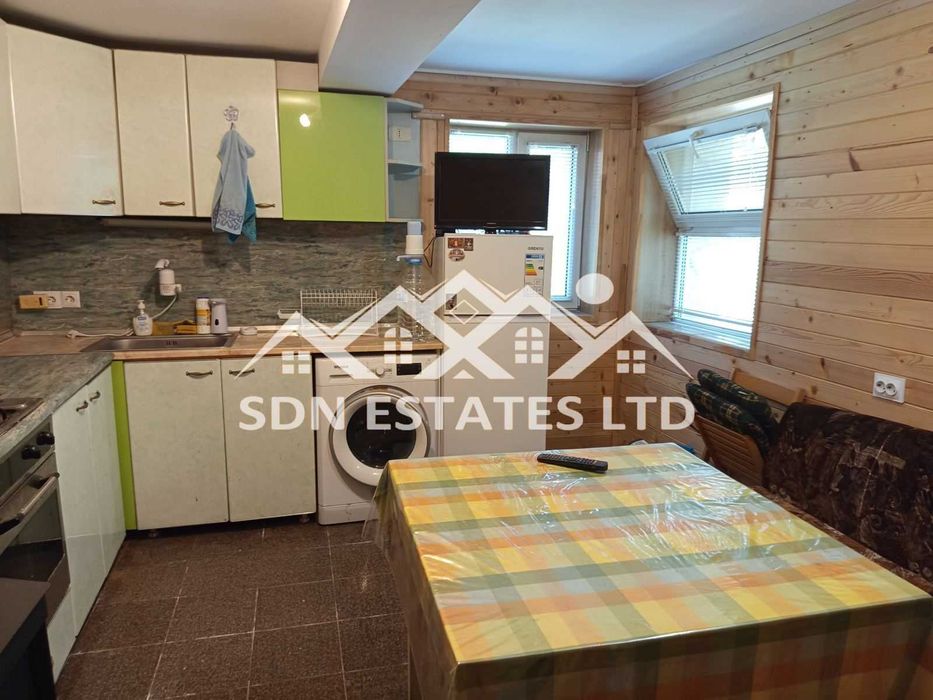 Продава прекрасна къща в района на магазин Си Би Ес