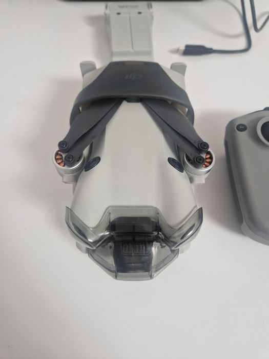 Dji mini 4 pro.aproape noua